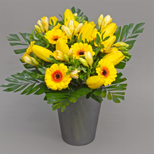 Buchet soare de vară - cu frezii și lalele