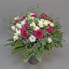 Finețe florală- buchet cu bumbac și trandafiri