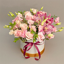 În brațele tale- aranjament cu trandafiri și orhidee