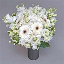 Sclipiri de perle - buchet cu hortensia și lyzianthus